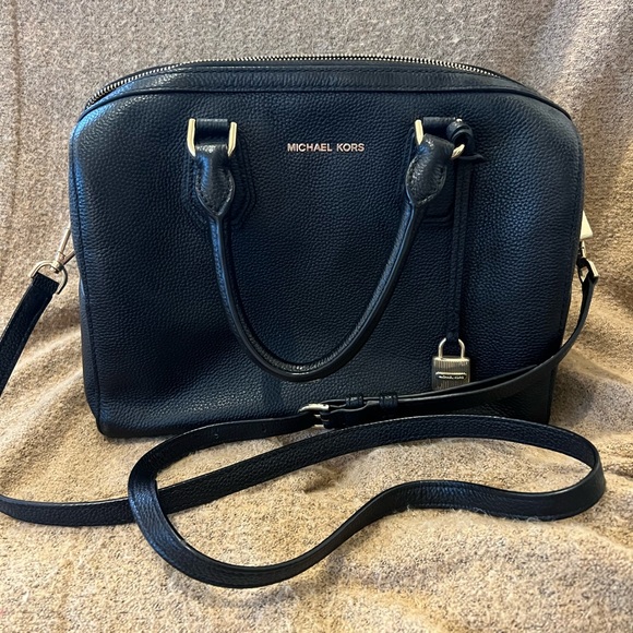 Michael Kors Medium Mercer Duffle - Picture 3 of 4